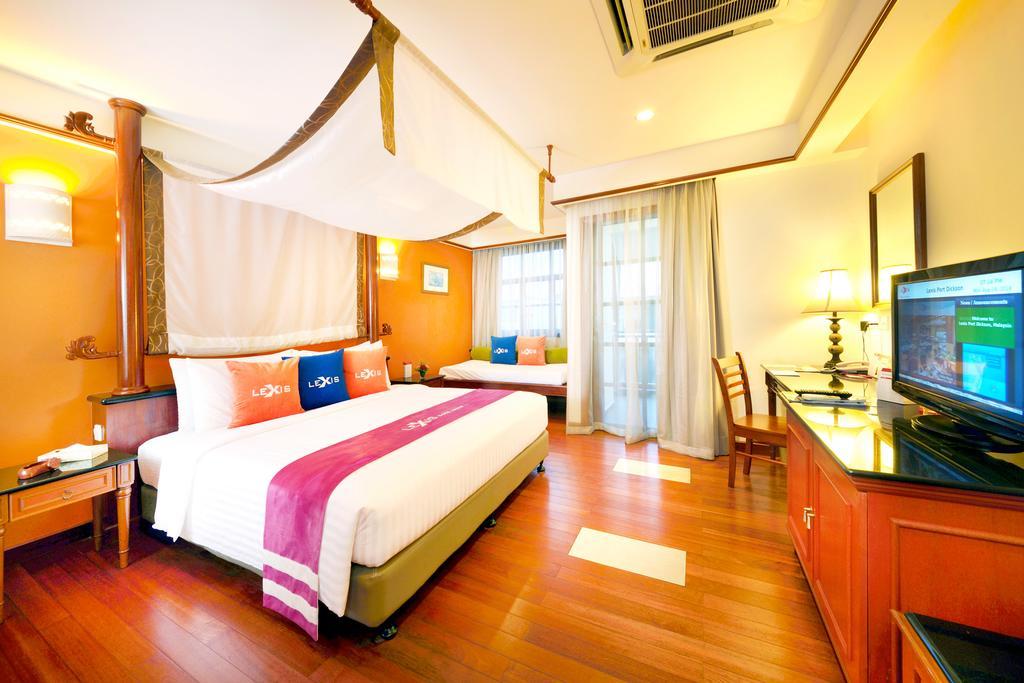 Executive Water Chalet,691917351:JPEG