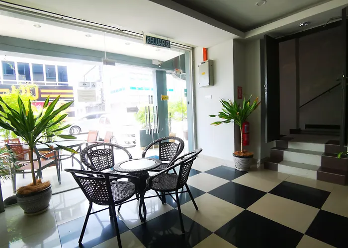 CloverPort Dickson Hotel